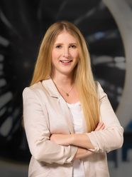 Frau Linda Schmidt